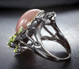 Серебряное кольцо с солнечным камнем, перидотами и хризопразом Серебро 925