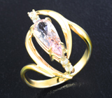 Золотое кольцо с морганитом 1,56 карата и лейкосапфирами Золото