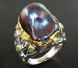 Серебярное кольцо с цветной жемчужиной барокко и зелеными бериллами Серебро 925