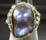 Серебярное кольцо с цветной жемчужиной барокко и зелеными бериллами Серебро 925
