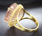 Золотое кольцо с крупным насыщенным морганитом 16,44 карата и лейкосапфирами Золото