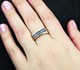 Серебряное кольцо с синими сапфирами бриллиантовой огранки и бесцветными топазами Серебро 925