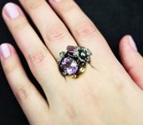 Черненое серебряное кольцо с аметистами, перидотами, цитринами и цветной жемчужиной