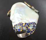 Серебряное кольцо с жемчужиной барокко 68,26 карата, аквамаринами и синими сапфирами Серебро 925