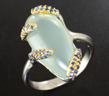 Серебряное кольцо с кабошоном берилла 6,32 карата и синими сапфирами Серебро 925