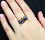 Серебряное кольцо с синими сапфирами 4,81 карата и родолитом