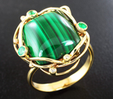 Золотое кольцо с уральским малахитом 14,29 карата, изумрудами и бриллиантами Золото
