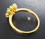Кольцо с уральским демантоидом лучшего первого цвета 0,67 карата и цаворитами  Золото
