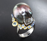 Серебряное кольцо с цветной жемчужиной 45,11 карата, голубым топазом и синими сапфирами Серебро 925