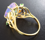Золотое кольцо с ярким ограненным эфиопским опалом 3,63 карата и цаворитами Золото