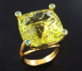 Золотое кольцо с лимонным цитрином авторской огранки 26,69 карата и изумрудами Золото