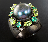 Серебряное кольцо с цветной жемчужиной, перидотами и хризопразами Серебро 925
