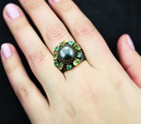 Серебряное кольцо с цветной жемчужиной, перидотами и хризопразами Серебро 925