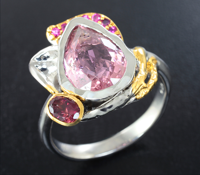 Серебряное кольцо с турмалинами 2,95 карата и сапфирами