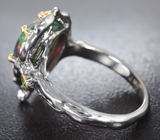 Серебряное кольцо с кристаллическим черным опалом 4,33 карата и цаворитами Серебро 925