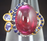 Серебряное кольцо с рубином 9,86 карата и синими сапфирами