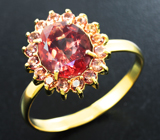 Золотое кольцо с уникальным насыщенным орегонским солнечным камнем 1,65 карата и оранжевыми сапфирами Золото