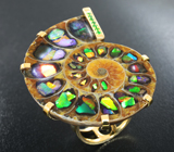 Золотое крупное эффектное кольцо с аммонитом с аммолитовой мозаикой 84,87 карата и цаворитами Золото