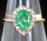 Кольцо с уральским изумрудом 1,27 карата и лейкосапфирами