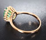 Кольцо с уральским изумрудом 1,27 карата и лейкосапфирами