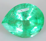 Кольцо с уральским изумрудом 1,27 карата и лейкосапфирами