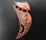 Камея-подвеска «Баст» из древесины с халцедоном 