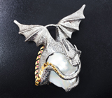 Серебряный кулон «Дракон» с жемчужиной барокко 59,5 карата, сапфирами и цаворитами Серебро 925