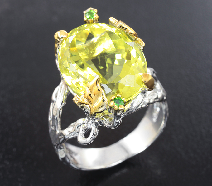 Серебряное кольцо с лимонным цитрином 9,7 карат и диопсидами