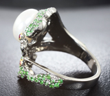 Серебряное кольцо с жемчужиной 5,22 карата, цаворитами и розовыми сапфирами Серебро 925