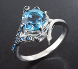 Стильное серебряное кольцо с насыщенно-синими топазами  Серебро 925