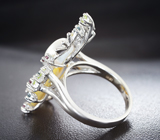 Впечатляющее серебряное кольцо с жемчужиной, топазами, перидотами, родолитами, резным перламутром и цветной эмалью Серебро 925
