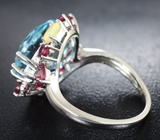 Серебряное кольцо с голубым топазом, ограненными эфиопскими опалами и рубинами Серебро 925