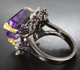 Серебряное кольцо с аметистом авторской огранки 17+ карат, голубыми топазами и родолитами Серебро 925