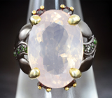 Серебряное кольцо с розовым кварцем, родолитами и диопсидами Серебро 925