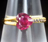 Золотое кольцо с рубином 1,57 карата и розовыми сапфирами Золото