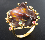 Золотое кольцо с крупным мексиканским агатом 13,83 карата, цаворитами и красными сапфирами Золото