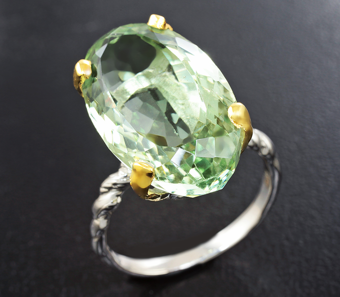 Серебряное кольцо с зеленым аметистом 15,8 карат