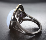 Серебряное кольцо с халцедоном, аметистами и бесцветными топазами Серебро 925