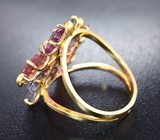 Золотое кольцо с разноцветными резными шпинелями и зелеными сапфирами Золото