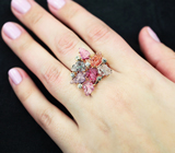 Золотое кольцо с разноцветными резными шпинелями и зелеными сапфирами Золото