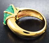 Золотое кольцо с уральским изумрудом высокой дисперсии 4,31 карата  и бриллиантами Золото