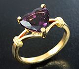 Кольцо с чистейшей пурпурной шпинелью редкой огранки 2,92 карата Золото