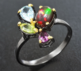 Серебряное кольцо с кристаллическим черным опалом, голубым топазом, перидотом и родолитом Серебро 925