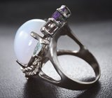 Серебряное кольцо с халцедоном 18+ карат, аметистом, голубым топазом, родолитами и турмалинами Серебро 925