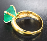 Кольцо с уральским изумрудом 5,18 карата и бриллиантами Золото