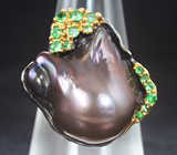 Серебряное кольцо с цветной жемчужиной барокко 24,42 карата и цаворитами