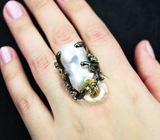 Серебряное кольцо с жемчужиной барокко и перидотами Серебро 925