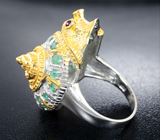 Серебряное кольцо «Улитка» с изумрудами и мозамбикскими гранатами Серебро 925