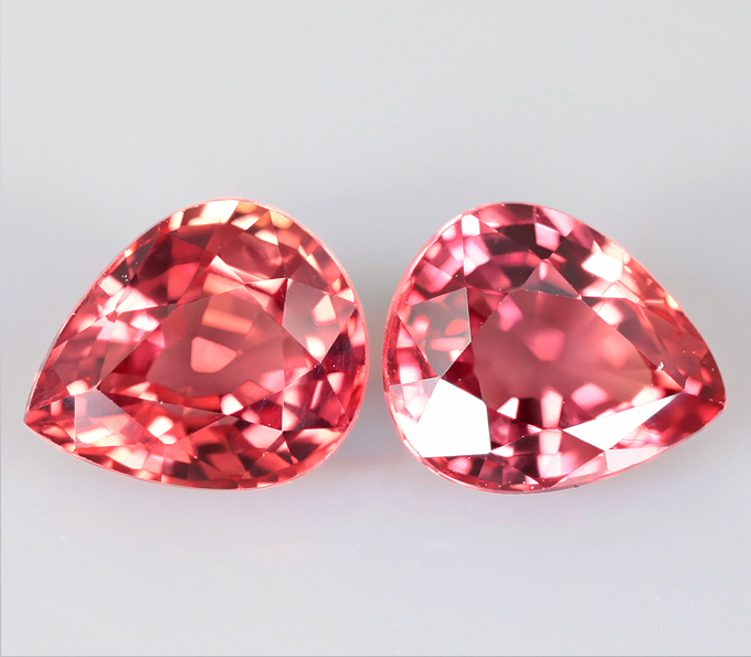 Пара чистейших сапфиров 1,13 карата