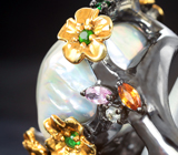Серебряное кольцо с жемчужиной барокко 36,67 карата, цаворитами гранатами и разноцветными сапфирами